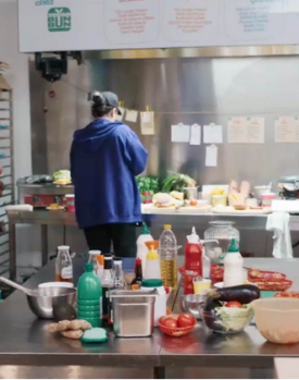 les Burgers sanglants : une comédie interactive diffusée en direct